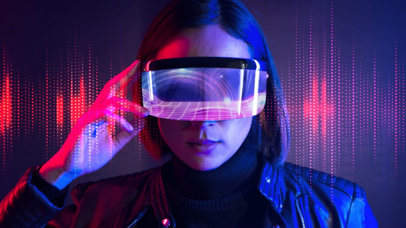 mulher-com-oculos-inteligentes-com-tecnologia-futurista-scaled_p32737_cover_image_resized